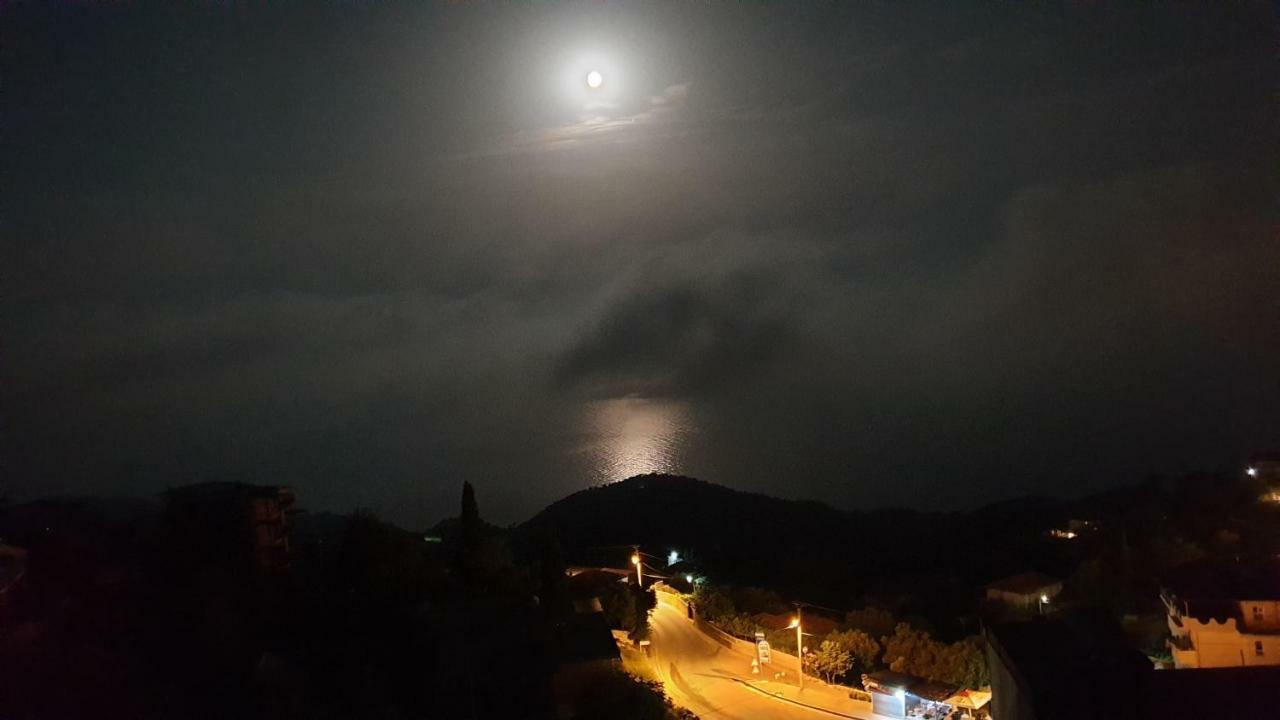 Paradise Lukova Hotel מראה חיצוני תמונה